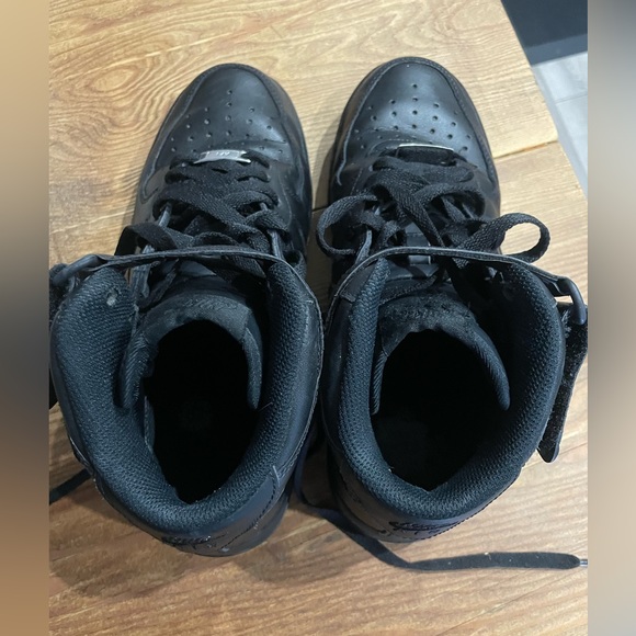 Women’s Nike Air Force 1 High ‘07 LE - Picture 2 of 3